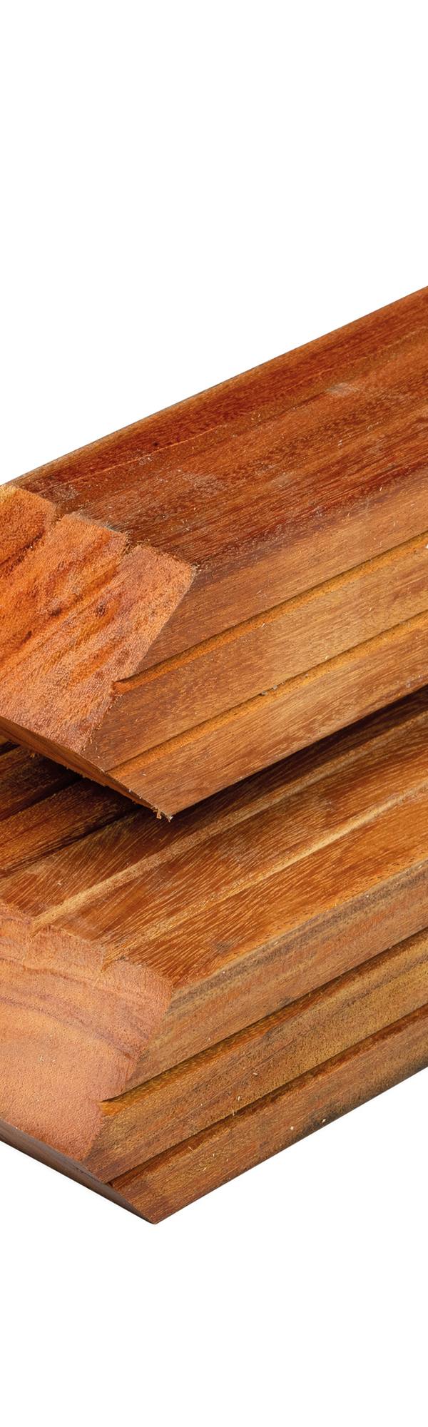 Angelim vermelho hardhout paal 8,5 x 8,5 x 275 cm geschaafd, gepunt, 4 zijden 2 V-groeven, 4 ronde hoeken