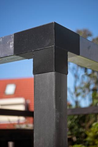 Gegalvaniseerd verbindingsstuk 3-weg hoekmodel voor vierkante palen 12 x 12 cm zwart gepoedercoat — 2