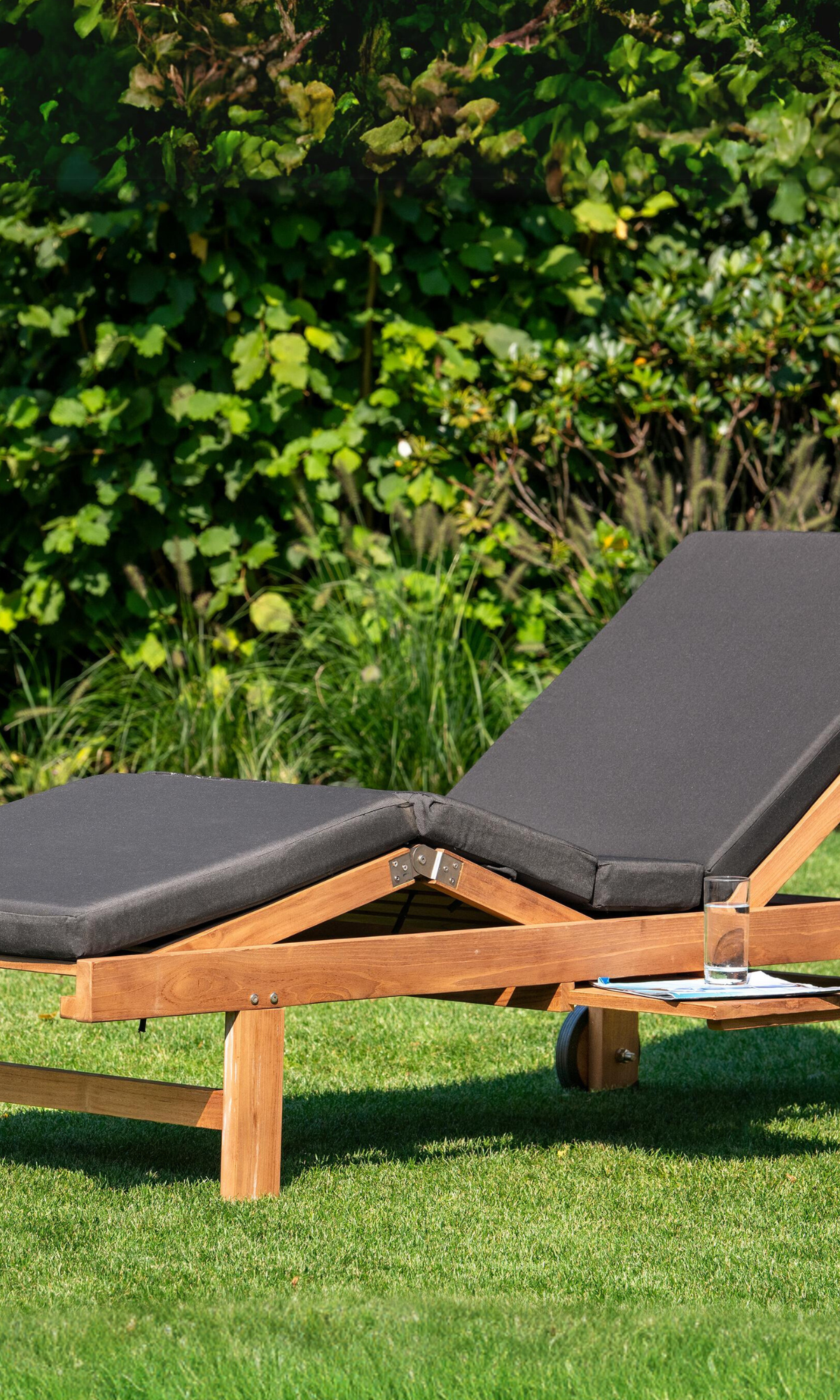 Teak sunlounger Wembley