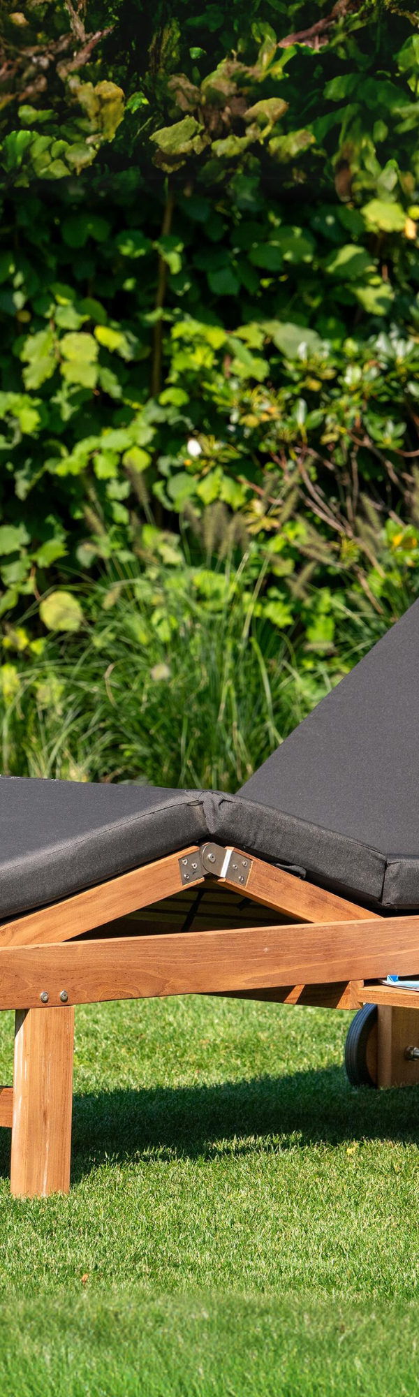 Teak sunlounger Wembley